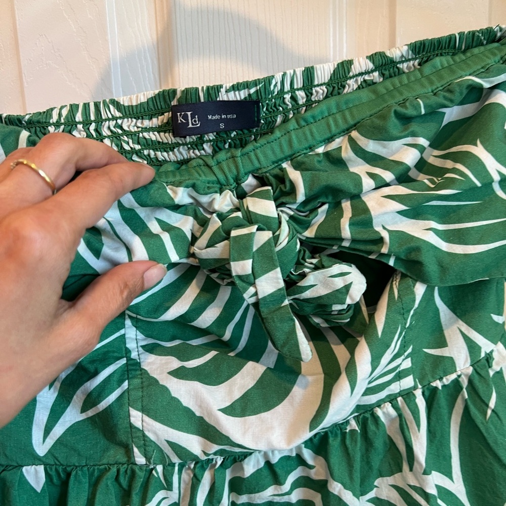 Green and White Leaf Print Skirt